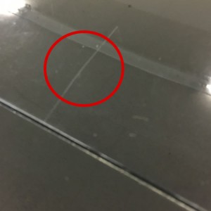 スマートサーバーの上面パネル傷